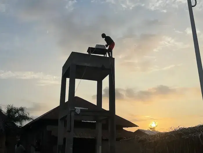 新たな高みへ:アフリカ農村部に空からの力 🌅